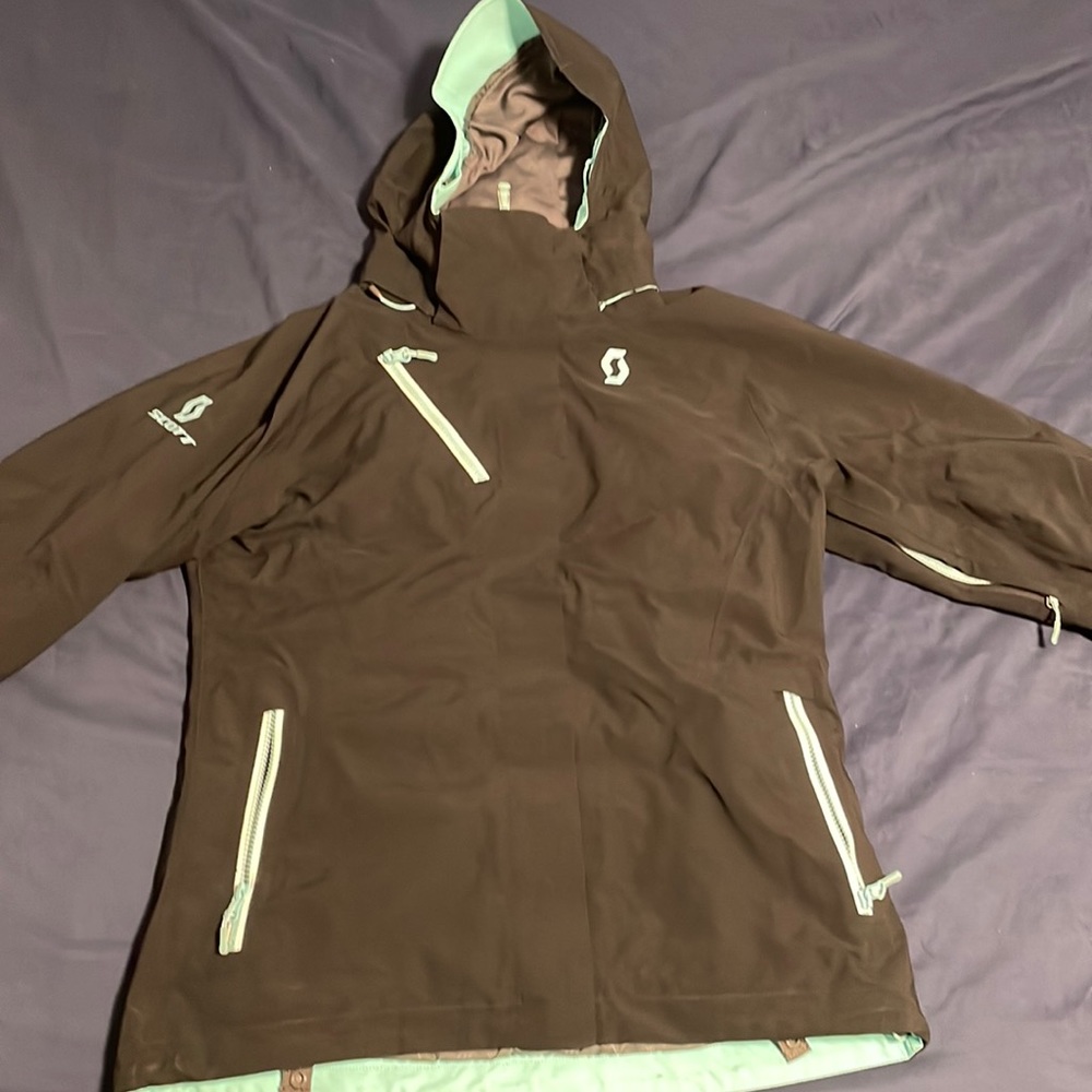 Like New! Winter jacket made for winter sports size 8-10